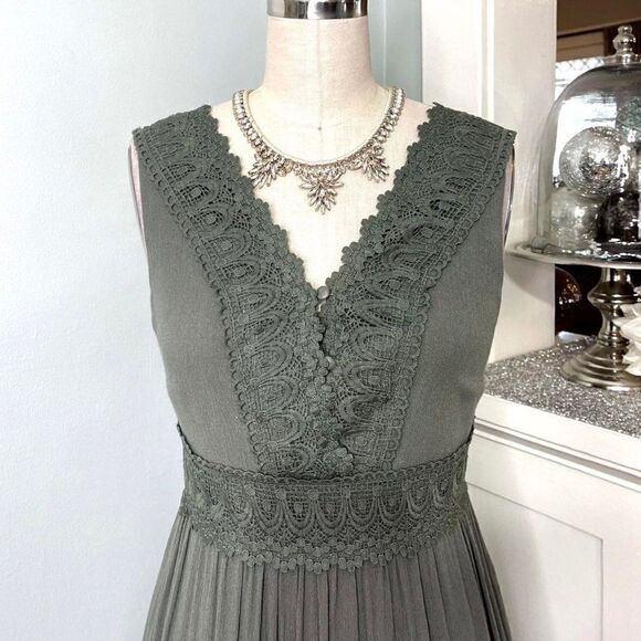 Davi & Dani Sage Green Lace Tiered Maxi Dress Small - Picture 4 of 10